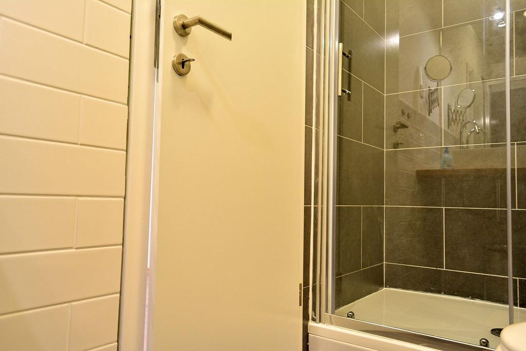 Golden B&B Split Room photo