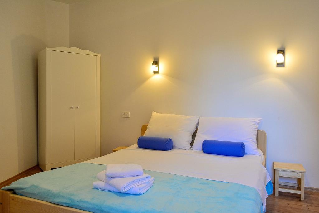 Golden B&B Split Room photo
