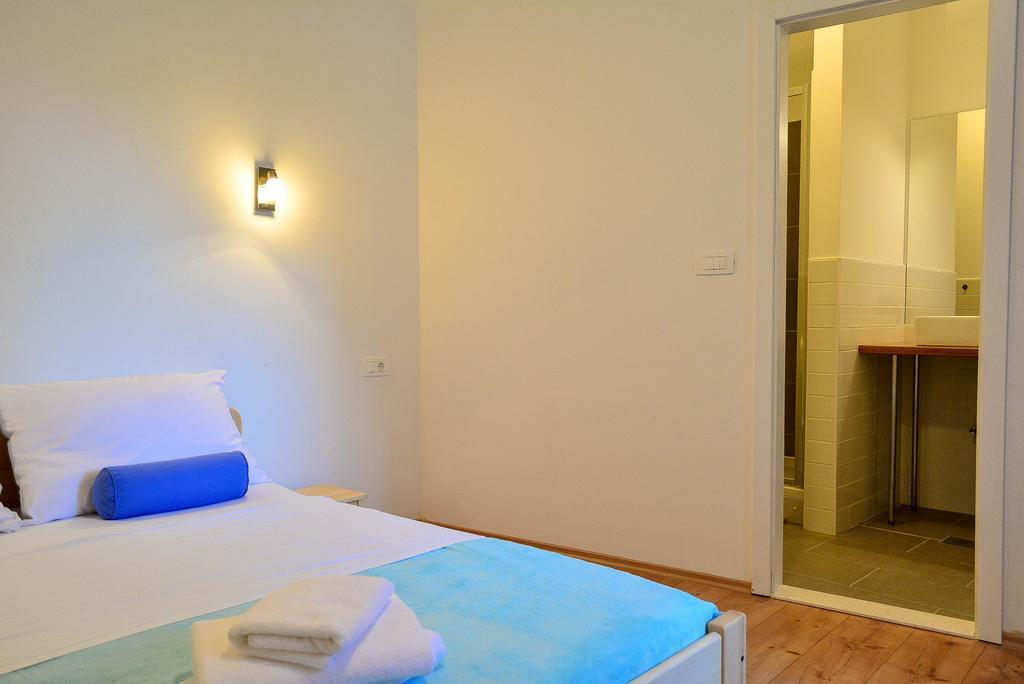 Golden B&B Split Room photo